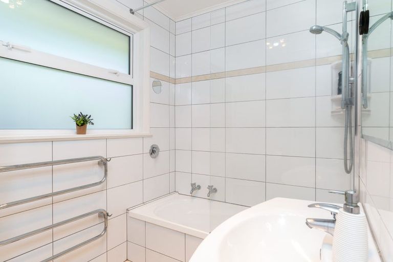 Photo of property in 20 Pinehaven Road, Pinehaven, Upper Hutt, 5019