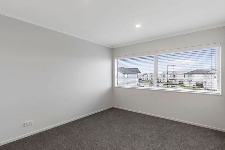 Photo of property in 12 Huke Lane, Takanini, 2112