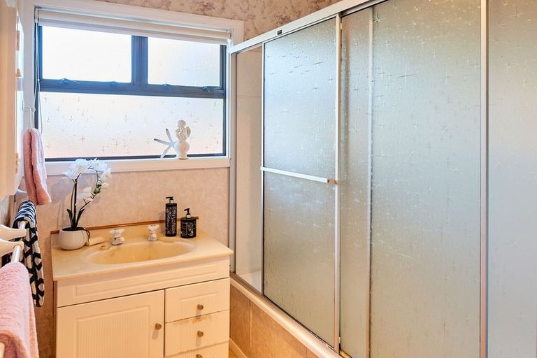 Photo of property in 27 Findlay Street, Tawa, Wellington, 5028