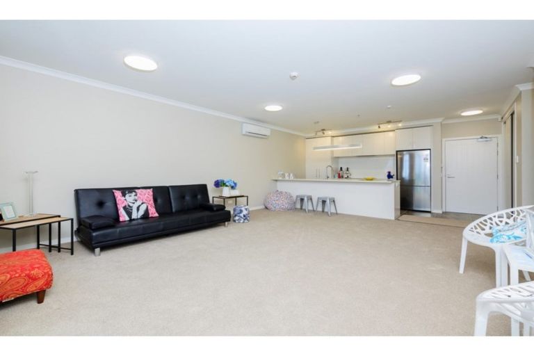 Photo of property in 82 Rewa Rewa Lane, Orewa, 0931