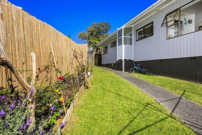 Photo of property in 39a Brian Crescent, Stanmore Bay, Whangaparaoa, 0932