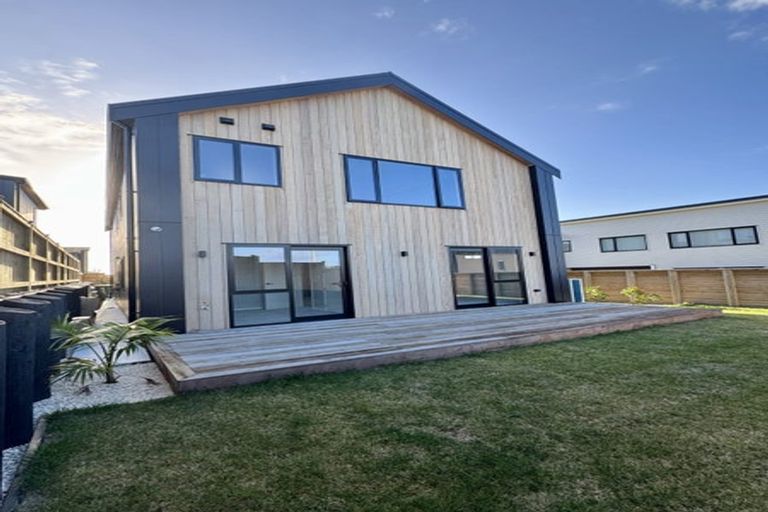 Photo of property in 49 Kumukumu Road, Long Bay, Auckland, 0630