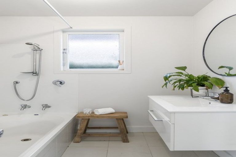 Photo of property in 22 Karamu Street, Te Atatu Peninsula, Auckland, 0610