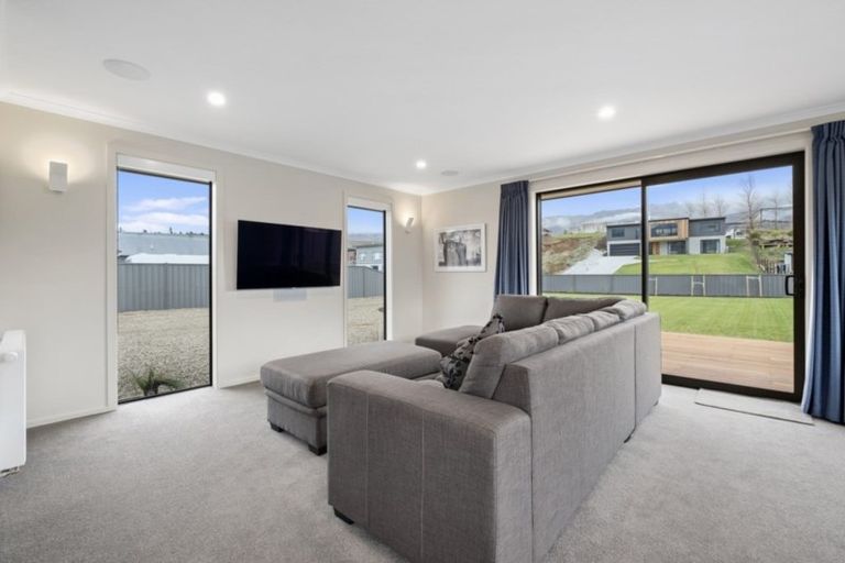 Photo of property in 78 Stratford Drive, Mount Pisa, Cromwell, 9383