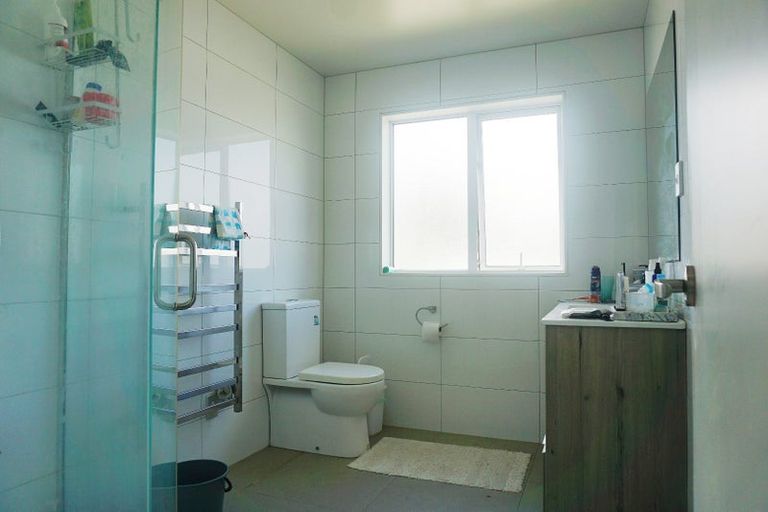 Photo of property in 27a Normanton Street, Glenfield, Auckland, 0629