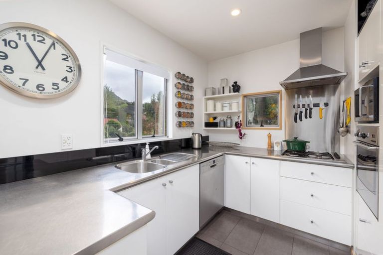 Photo of property in 25 Hawkhurst Road, Lyttelton, 8082