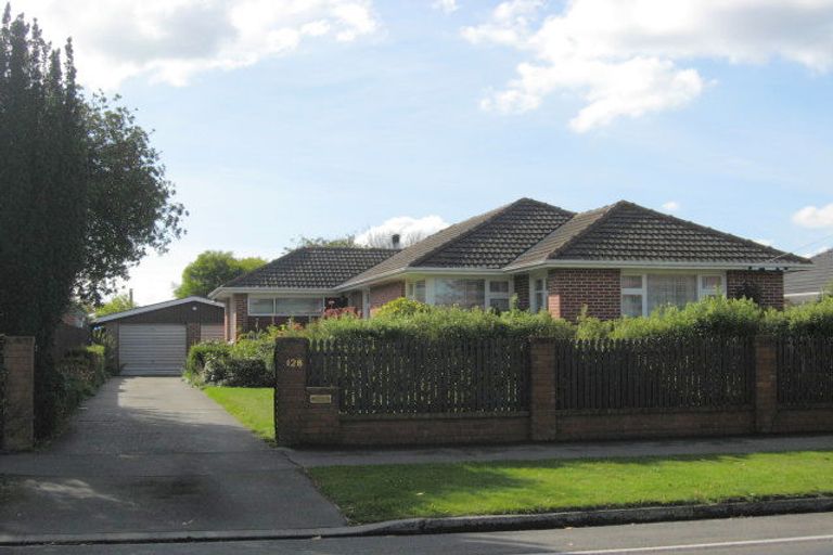 Photo of property in 128 Maidstone Road, Ilam, Christchurch, 8041