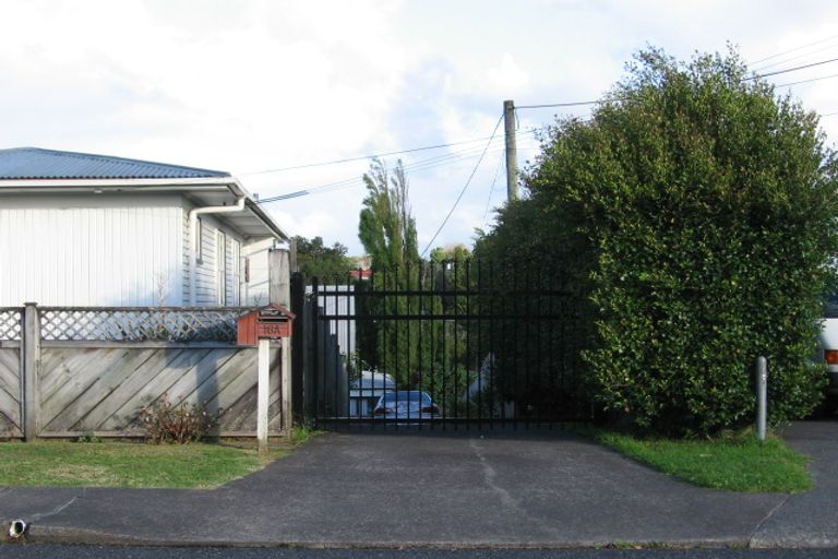 Photo of property in 1/16 Sylvan Crescent, Te Atatu South, Auckland, 0610