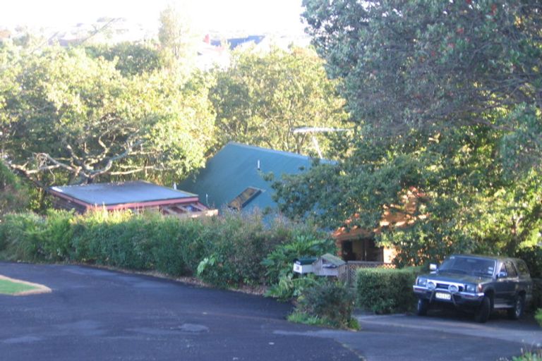 Photo of property in 28 Speedy Crescent, Hillcrest, Auckland, 0627