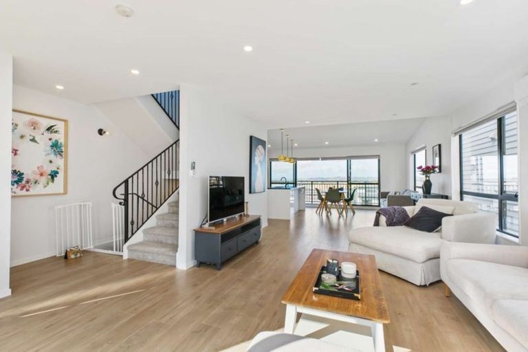 Photo of property in 50 Ascension Crescent, Orewa, 0931