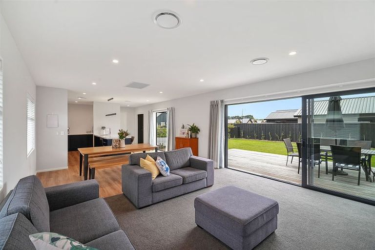 Photo of property in 21 Maurice James Way, Prebbleton, 7604