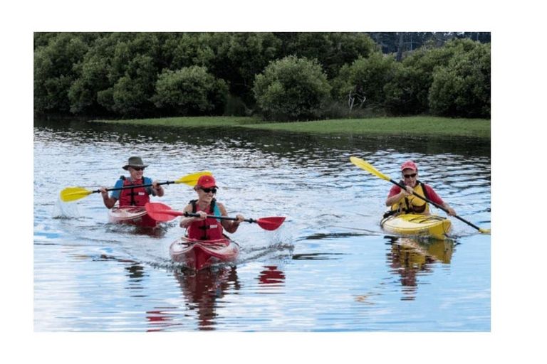 Photo of property in 7 Awhi Way, Karaka, 2578