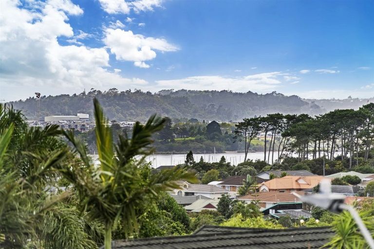 Photo of property in 21 Ballini Rise, West Harbour, Auckland, 0618