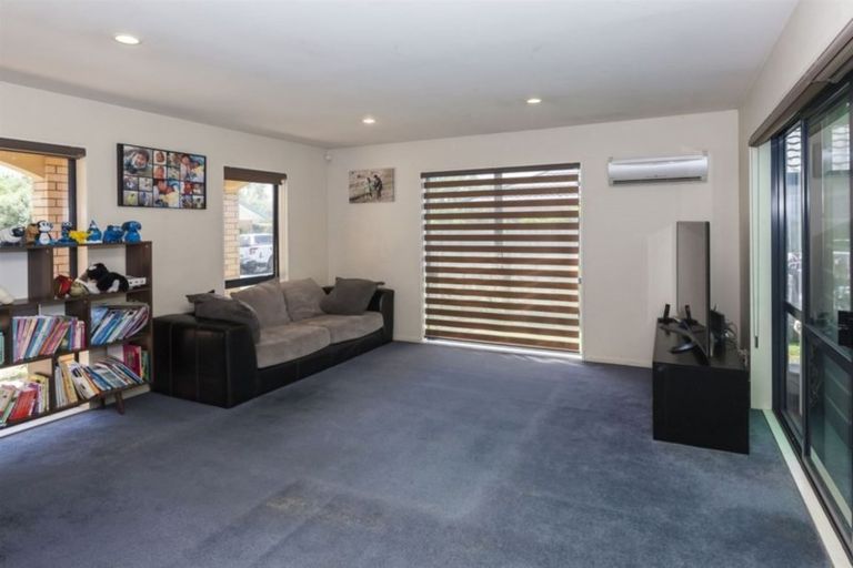 Photo of property in 10 Riegler Place, Belfast, Christchurch, 8051