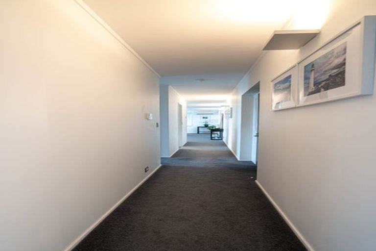 Photo of property in 11 Sovereign Point, Kaiwharawhara, Wellington, 6035