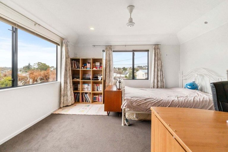 Photo of property in 1/16 Pax Avenue, Forrest Hill, Auckland, 0620