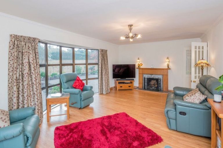 Photo of property in 4a Rewarewa Crescent, Waikanae, 5036