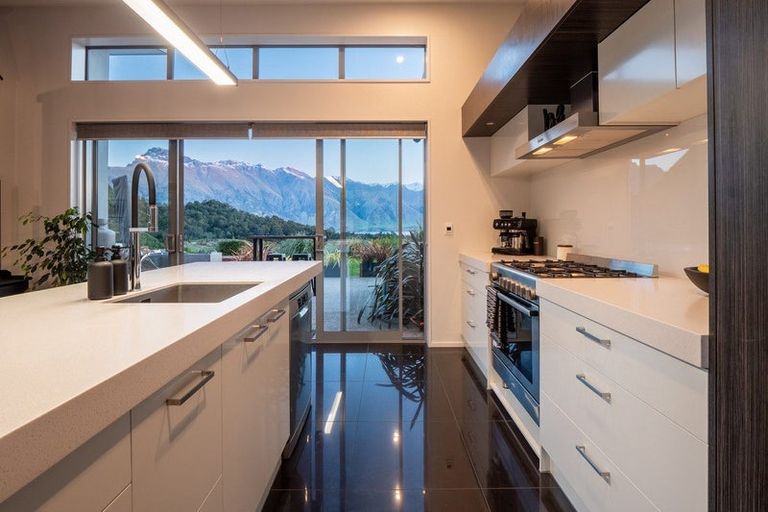Photo of property in 13 Fantail Lane, Mount Creighton, Queenstown, 9371