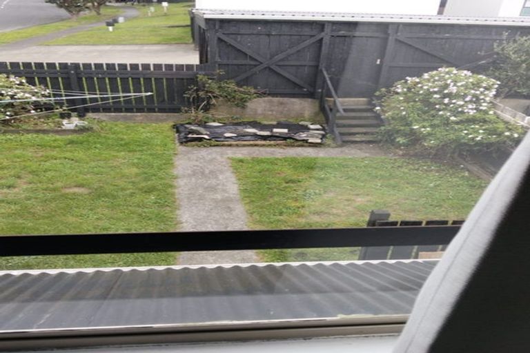 Photo of property in 112 Akaroa Drive, Maupuia, Wellington, 6022