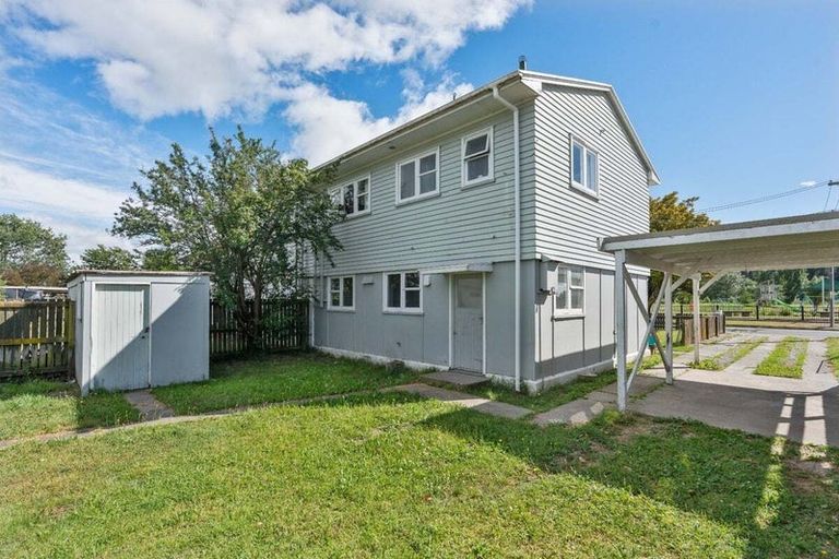 Photo of property in 50-52 Cameron Crescent, Masterton, 5810