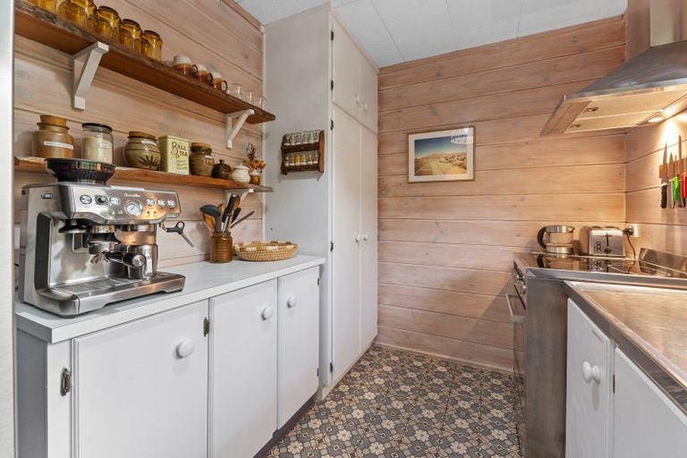 Photo of property in 99 Waitea Road, Muriwai, Waimauku, 0881