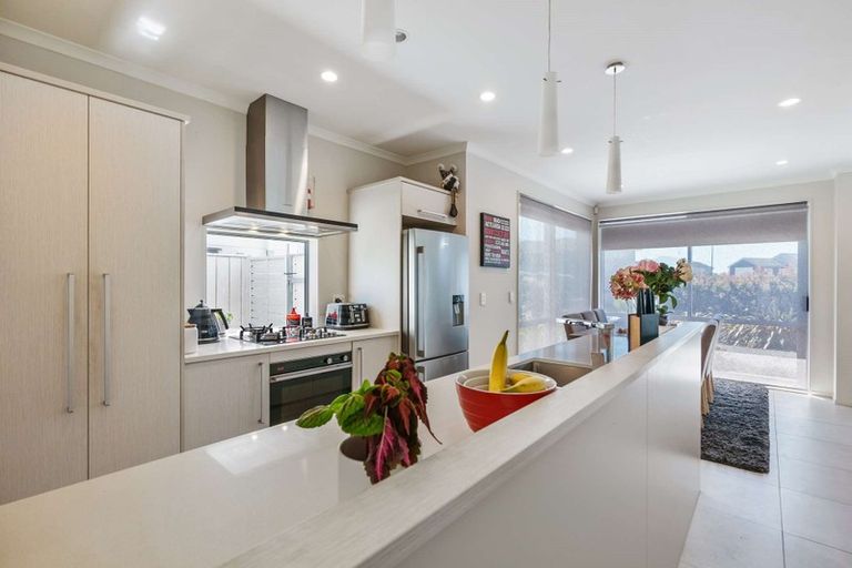 Photo of property in 5 Costa Viva Crescent, Karaka, Papakura, 2113