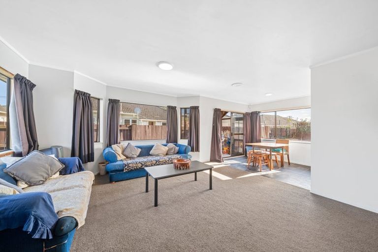 Photo of property in 2/52 Athlone Crescent, Avalon, Lower Hutt, 5011