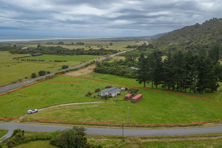 Photo of property in 5 Prospector Place, Barrytown, Runanga, 7873