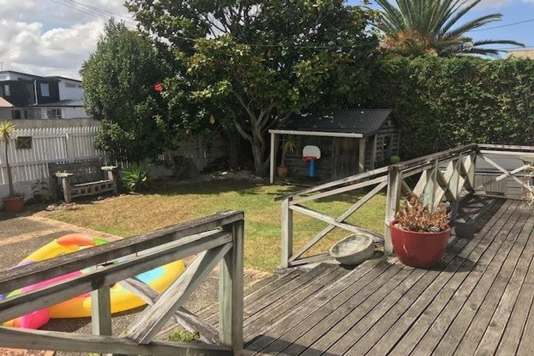 Photo of property in 13 Waterview Road, Favona, Auckland, 2024