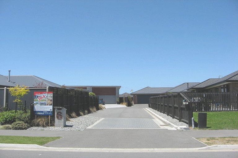 Photo of property in 4 Ruahine Place, Parklands, Christchurch, 8083