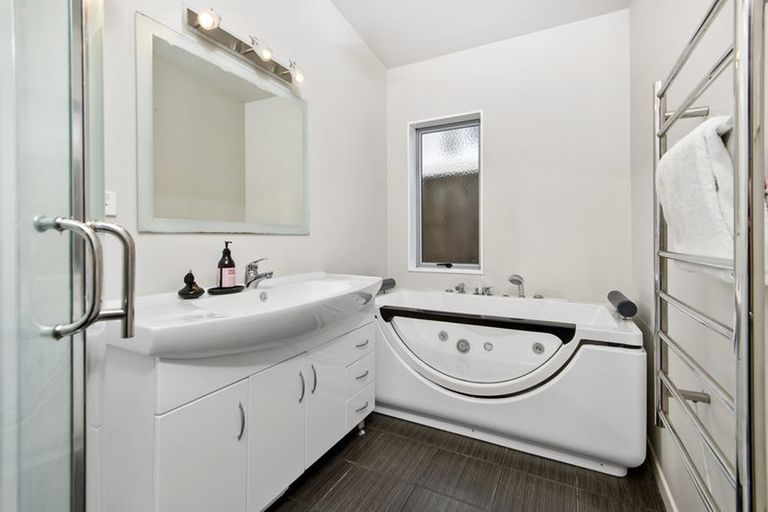 Photo of property in 4a Barberton Terrace, Red Hill, Papakura, 2110