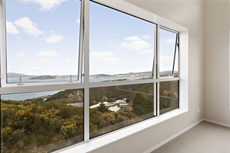 Photo of property in 24 Grumman Lane, Newlands, Wellington, 6037