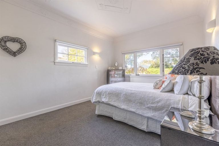 Photo of property in 43 Manapouri Crescent, Hokowhitu, Palmerston North, 4410