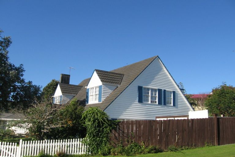 Photo of property in 49 Holborn Drive, Stokes Valley, Lower Hutt, 5019