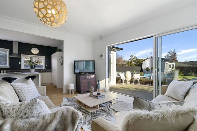 Photo of property in 15 Strowan Road, Strowan, Christchurch, 8052