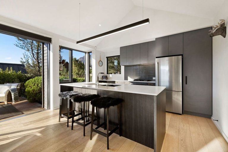 Photo of property in 1 Parera Lane, Jacks Point, Queenstown, 9371