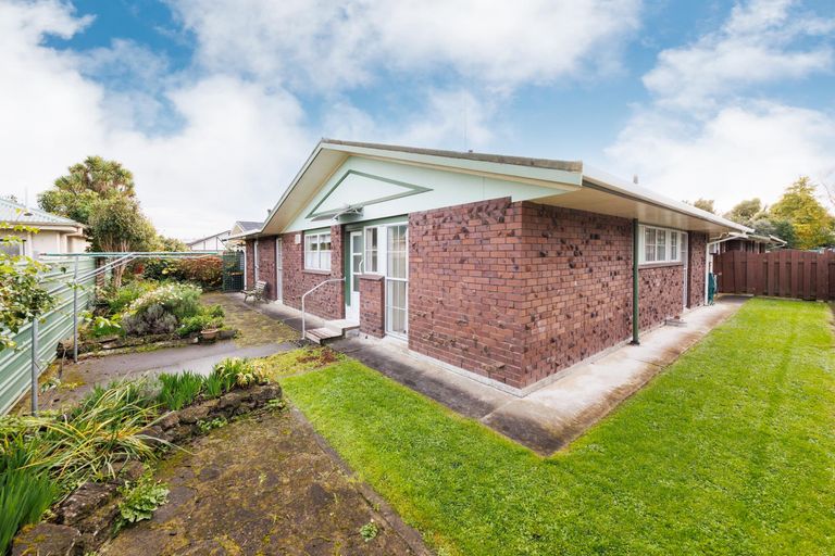 Photo of property in 4 Bambery Court, Palmerston North, 4414