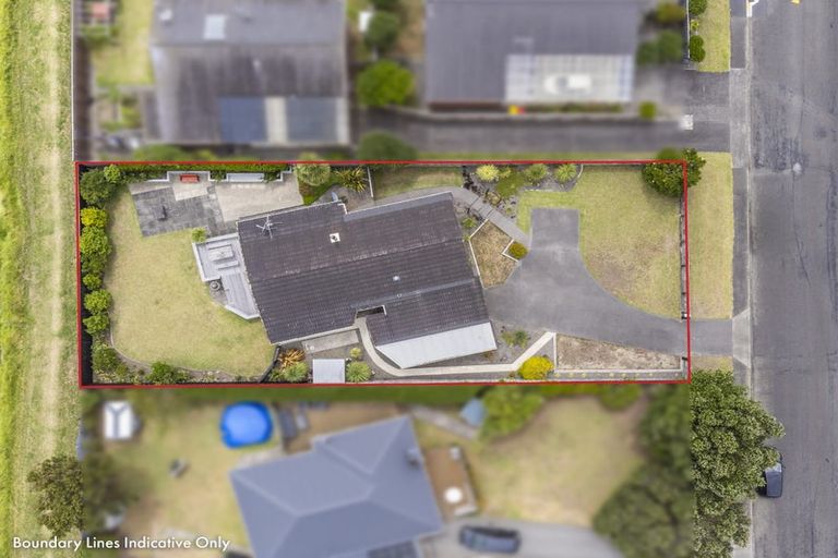 Photo of property in 11 Hadfield Place, Paraparaumu Beach, Paraparaumu, 5032