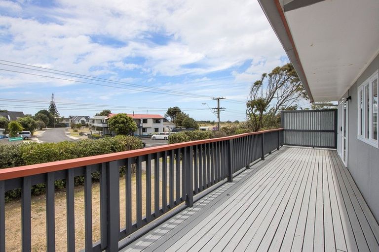 Photo of property in 104 Seaforth Road, Waihi Beach, 3611