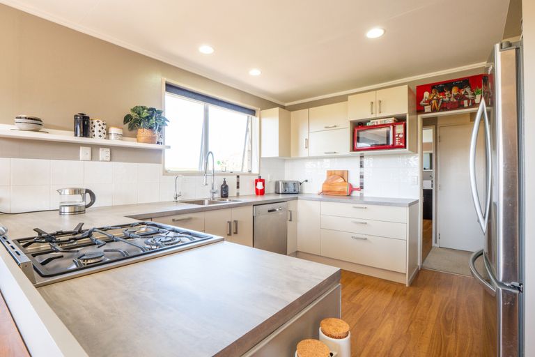 Photo of property in 2 Estuary Crescent, Fairfield, Dunedin, 9018