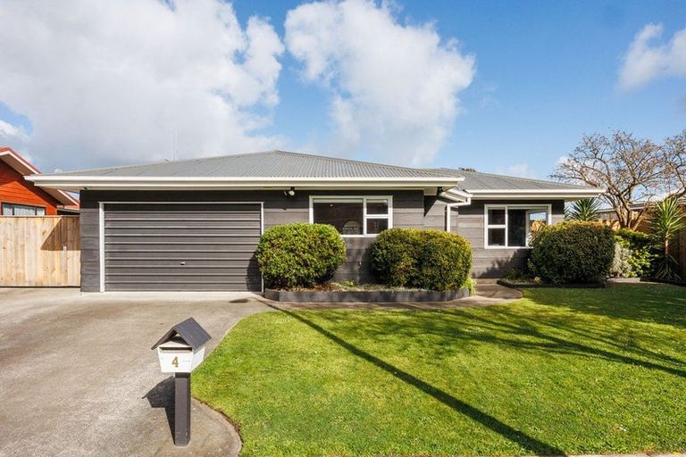 Photo of property in 4 Gladys Place, Kelvin Grove, Palmerston North, 4414