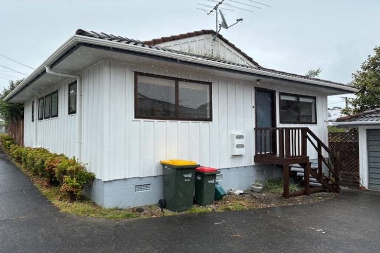 Photo of property in 2/59 Seaview Road, Glenfield, Auckland, 0629