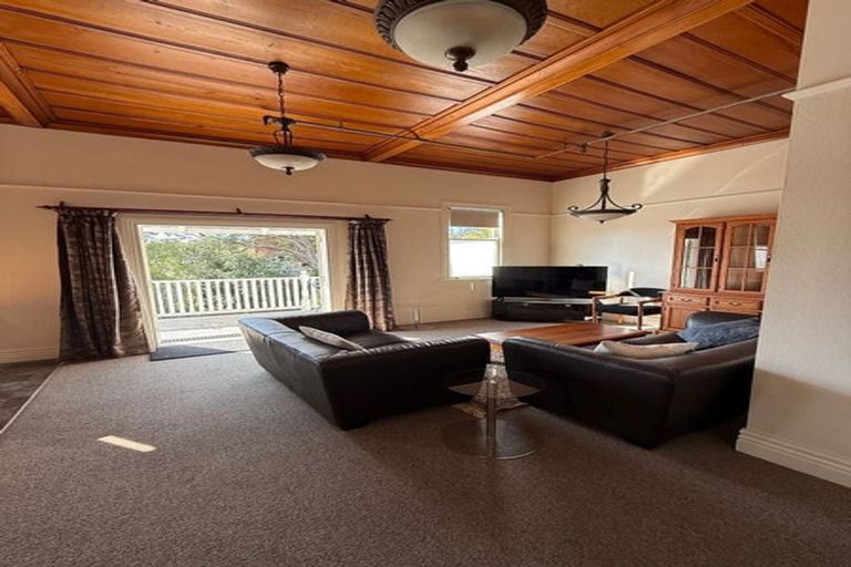 Photo of property in 5 Gilbert Street, New Plymouth, 4310