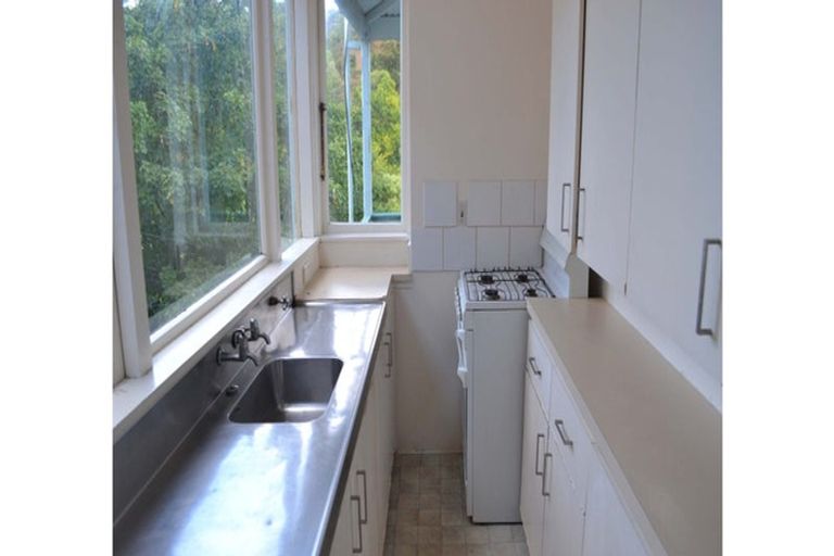 Photo of property in 2/106 Glenmore Street, Northland, Wellington, 6012