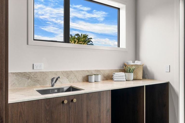 Photo of property in 4 Pukeora Way, Mangawhai, 0505