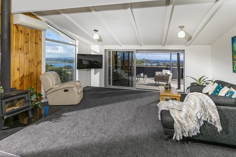 Photo of property in 70 Attwood Road, Paremoremo, Auckland, 0632