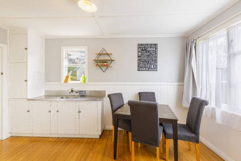 Photo of property in 16 Great North Road, Waipawa, 4210