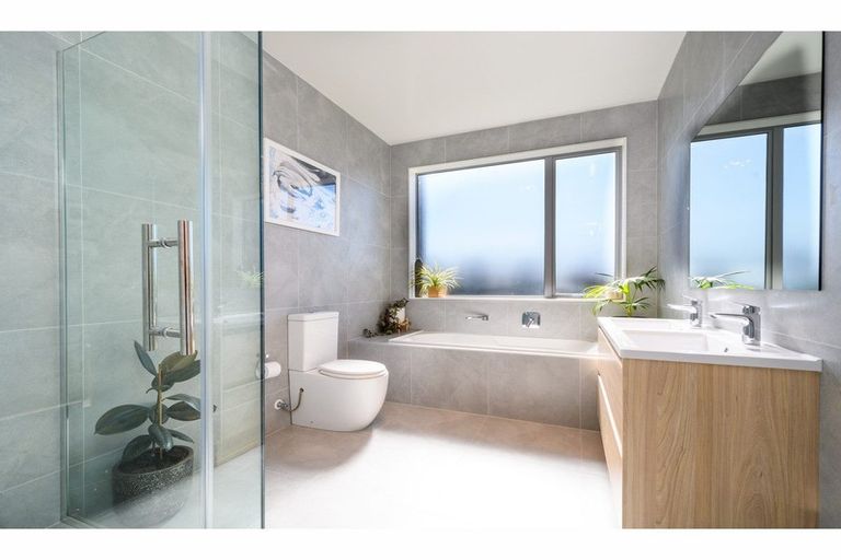 Photo of property in 17 Moemoea Avenue, Kumeu, 0810