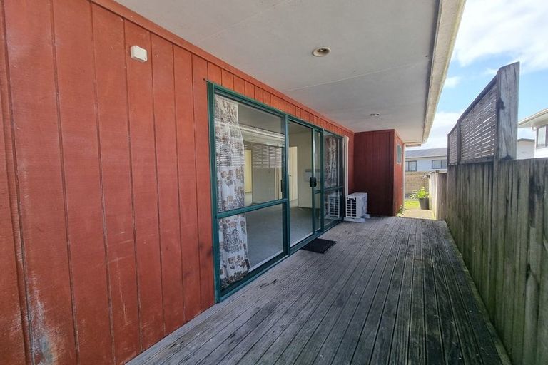 Photo of property in 10 Elvira Place, Ranui, Auckland, 0612