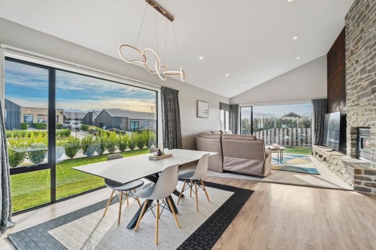 Photo of property in 32 Mount Nicholas Avenue, Wanaka, 9305